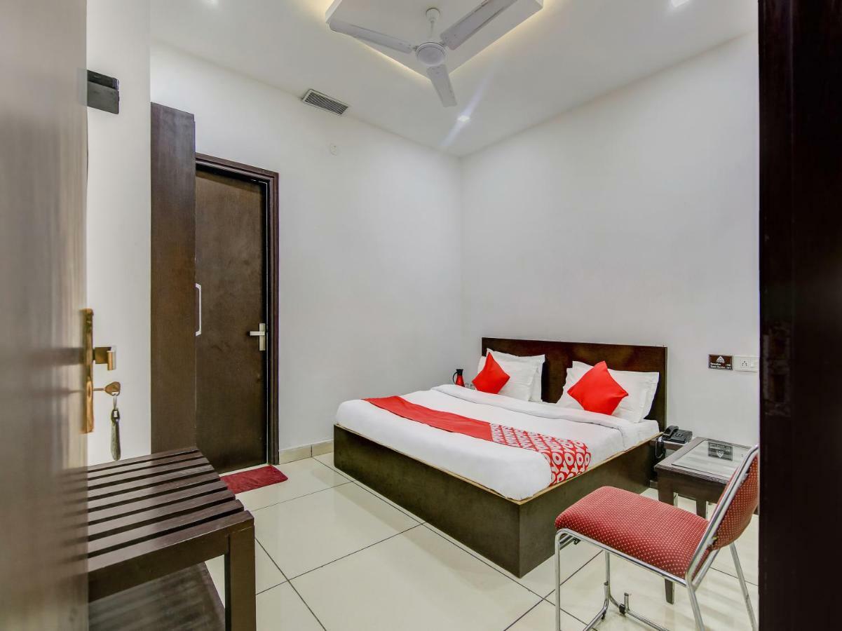 Oyo 27999 Hotel Deep Sirsa Экстерьер фото